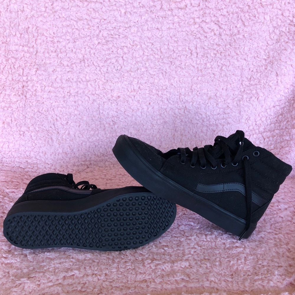 All black high top vans sk8 hi ultralight